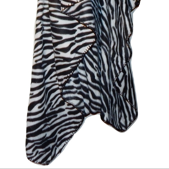 Long Waterfall Vest by GROOVY GLAM ZEBRA - Picture 3 of 4